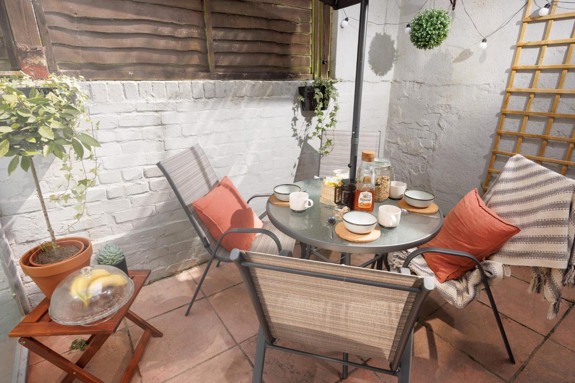 New Luxury For 2024 - Central Plymouth House - Sleeps 10 - Access To Plymouth Town - Close To The Barbican - Pets Welcome - Parking Available - By Luxe Living By Sophia Exterior foto