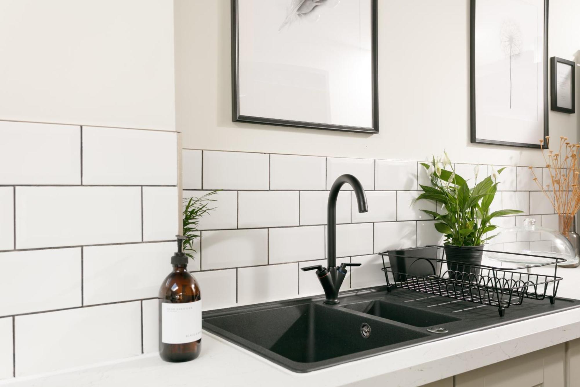 New Luxury For 2024 - Central Plymouth House - Sleeps 10 - Access To Plymouth Town - Close To The Barbican - Pets Welcome - Parking Available - By Luxe Living By Sophia Exterior foto