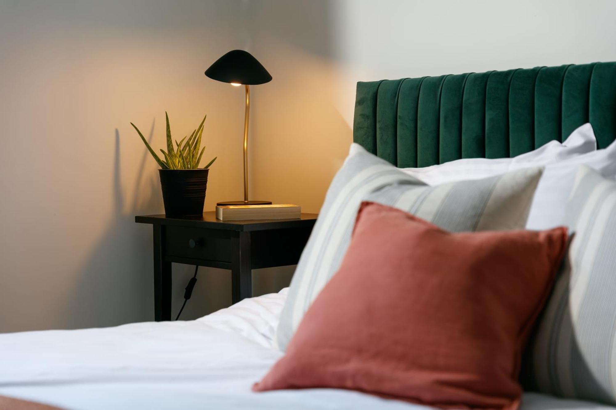 New Luxury For 2024 - Central Plymouth House - Sleeps 10 - Access To Plymouth Town - Close To The Barbican - Pets Welcome - Parking Available - By Luxe Living By Sophia Exterior foto